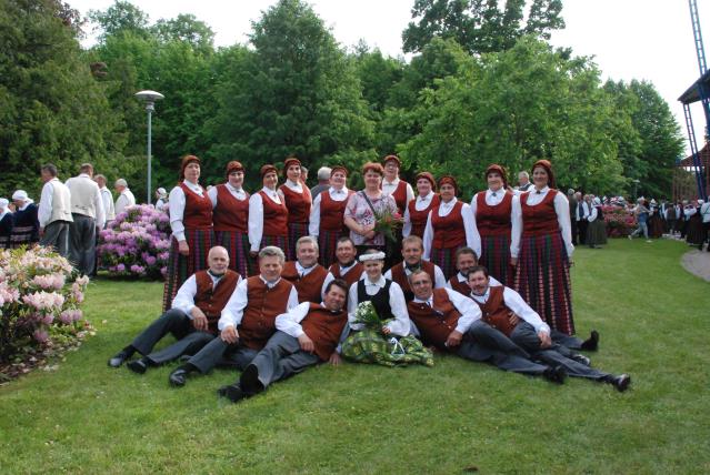 Senioru deju kolektīvs "Vārpa"